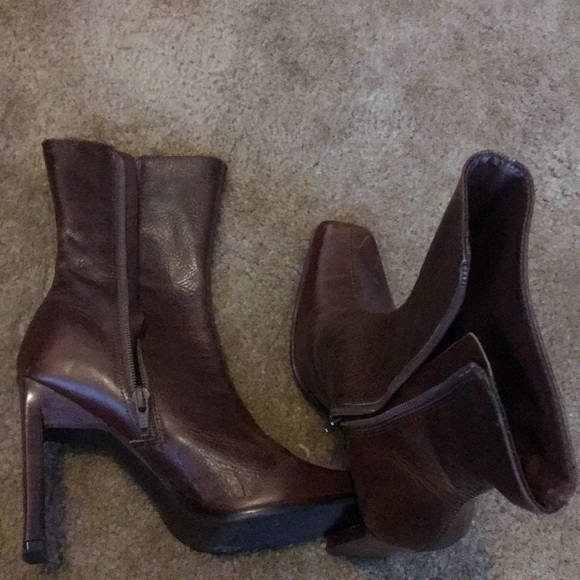 Steve Madden Brown Boot size 6B - Picture 5 of 6